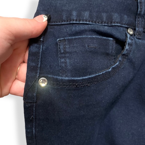 Avenue Denim Skinny Jean Gemstone Buttons Rhinestone Dark Wash Plus Sz 18 Petite - Picture 4 of 8